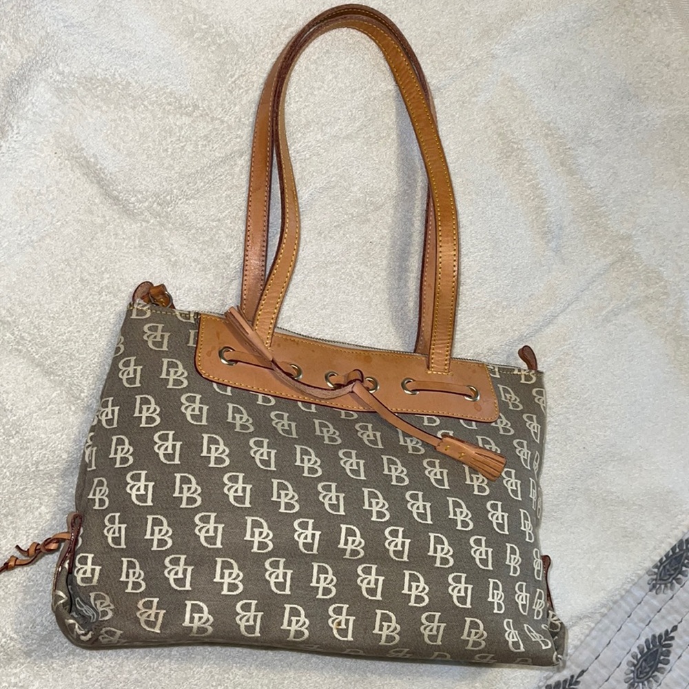 Great looking bag.  Minor signs of wear.  Vintage.